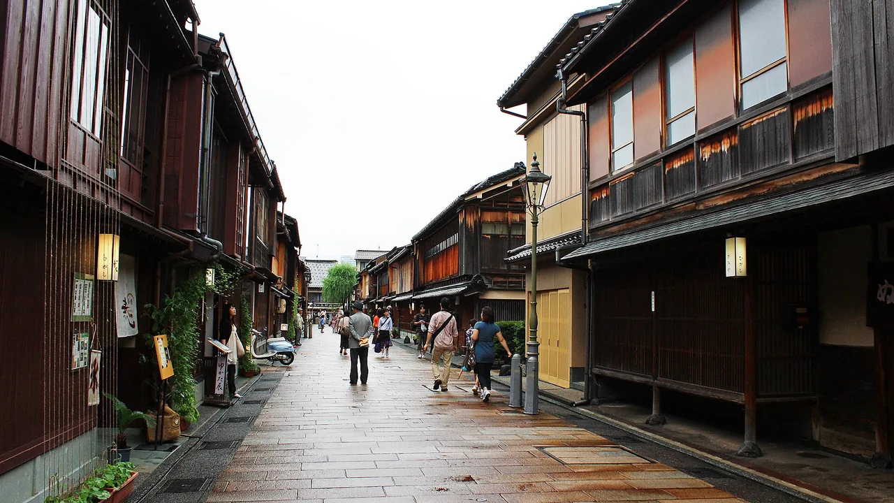 Historic townhouses lining a street in Higashi Chaya