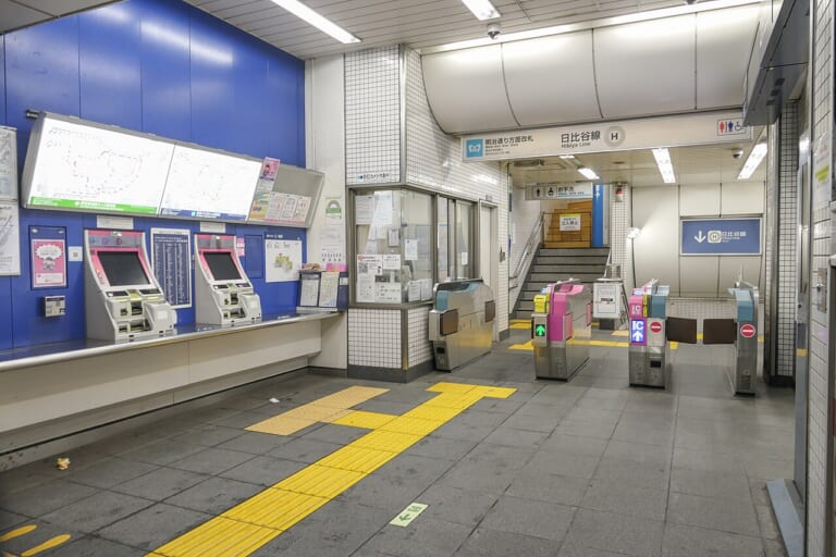 Ticket machines and gates at Minowa Station in Tokyo