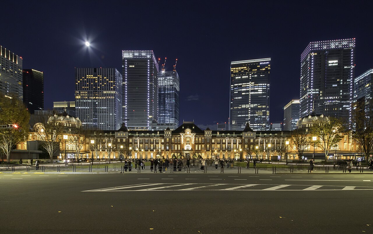 Tokyo Station’s Marunouchi building and forecourt at night