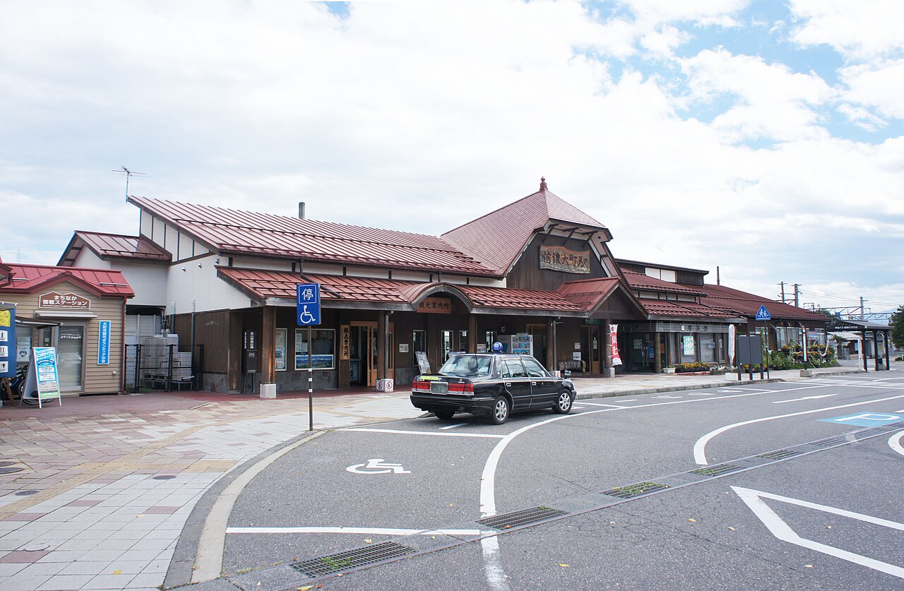 Shinano-Omachi Station building and its forecourt