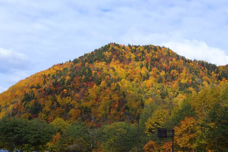 Autumn-coloured mountains beside the Hoheikyo Dam parking area