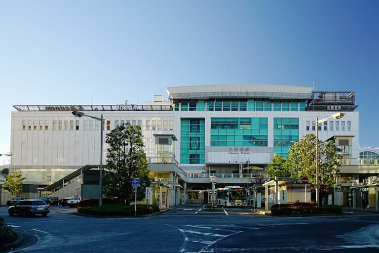 Odawara Station building and forecourt