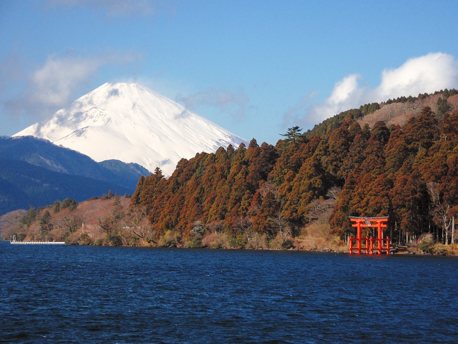 The lakeside torii and Mount Fuji seen from Moto-Hakone