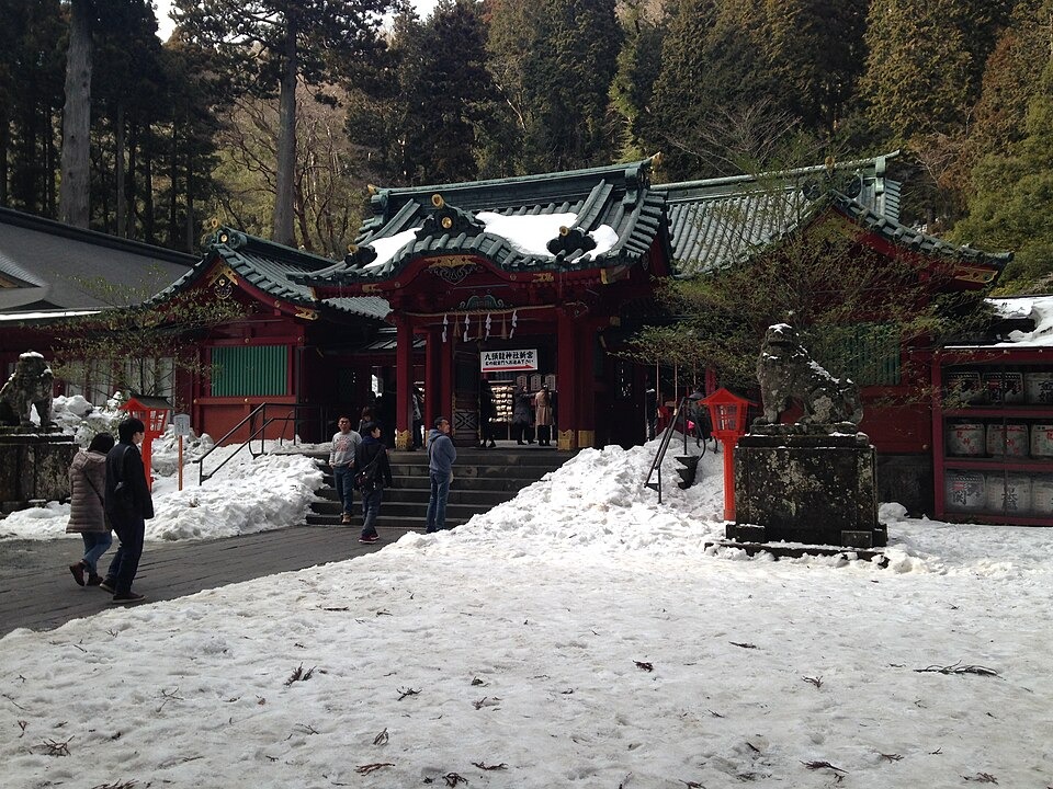 Hakone Shrine’s worship hall in snow