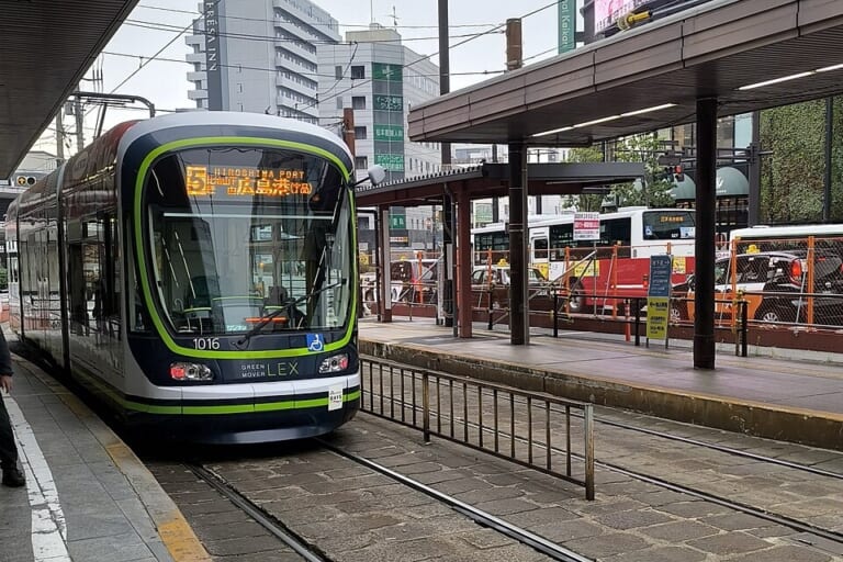 A Hiroden 1000-series tram at Hiroshima Station