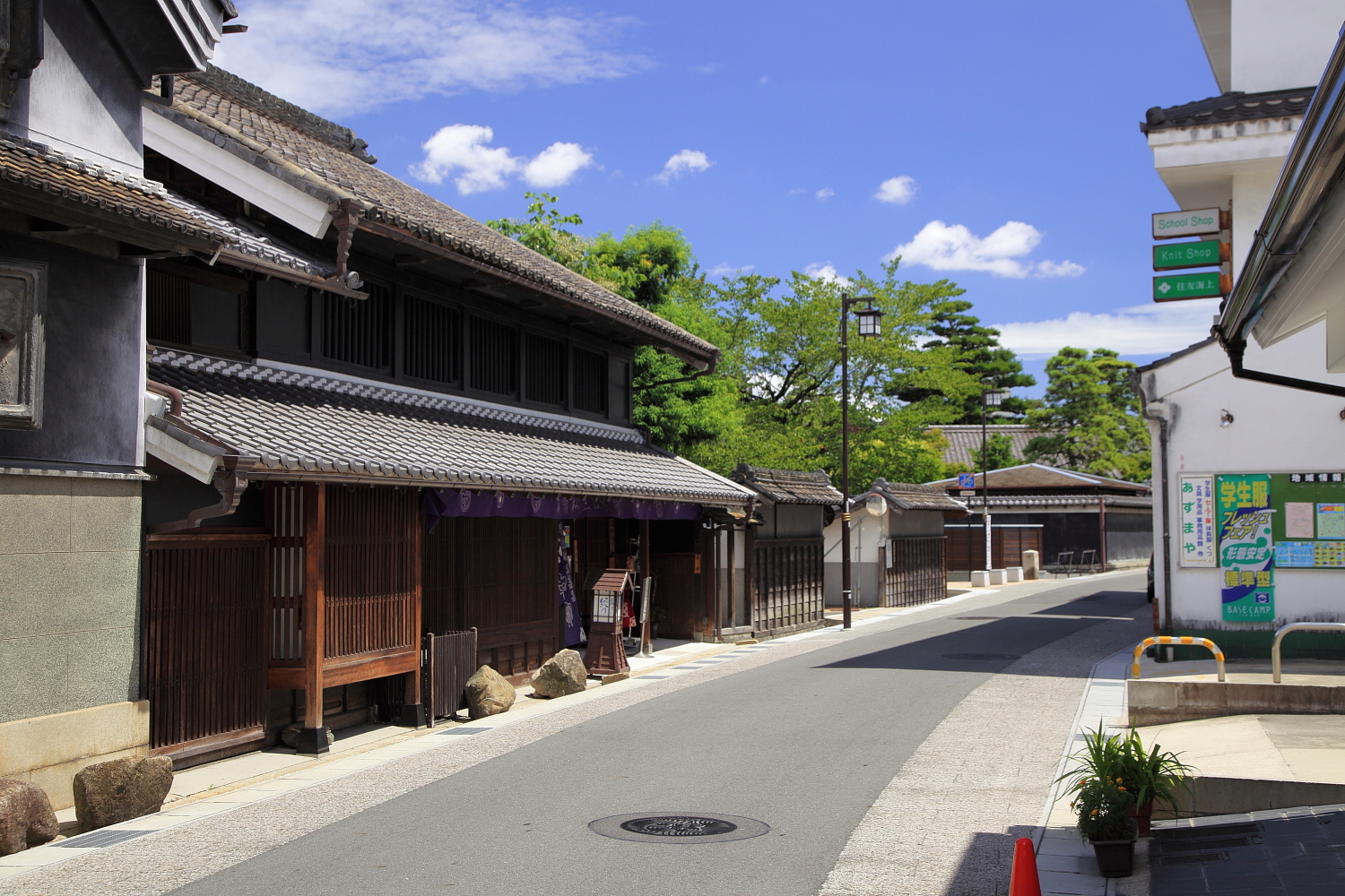 Traditional buildings beside a street in Arimatsu