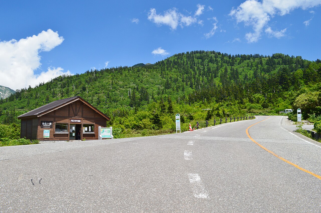 Midagahara bus stops beside a wooden waiting building