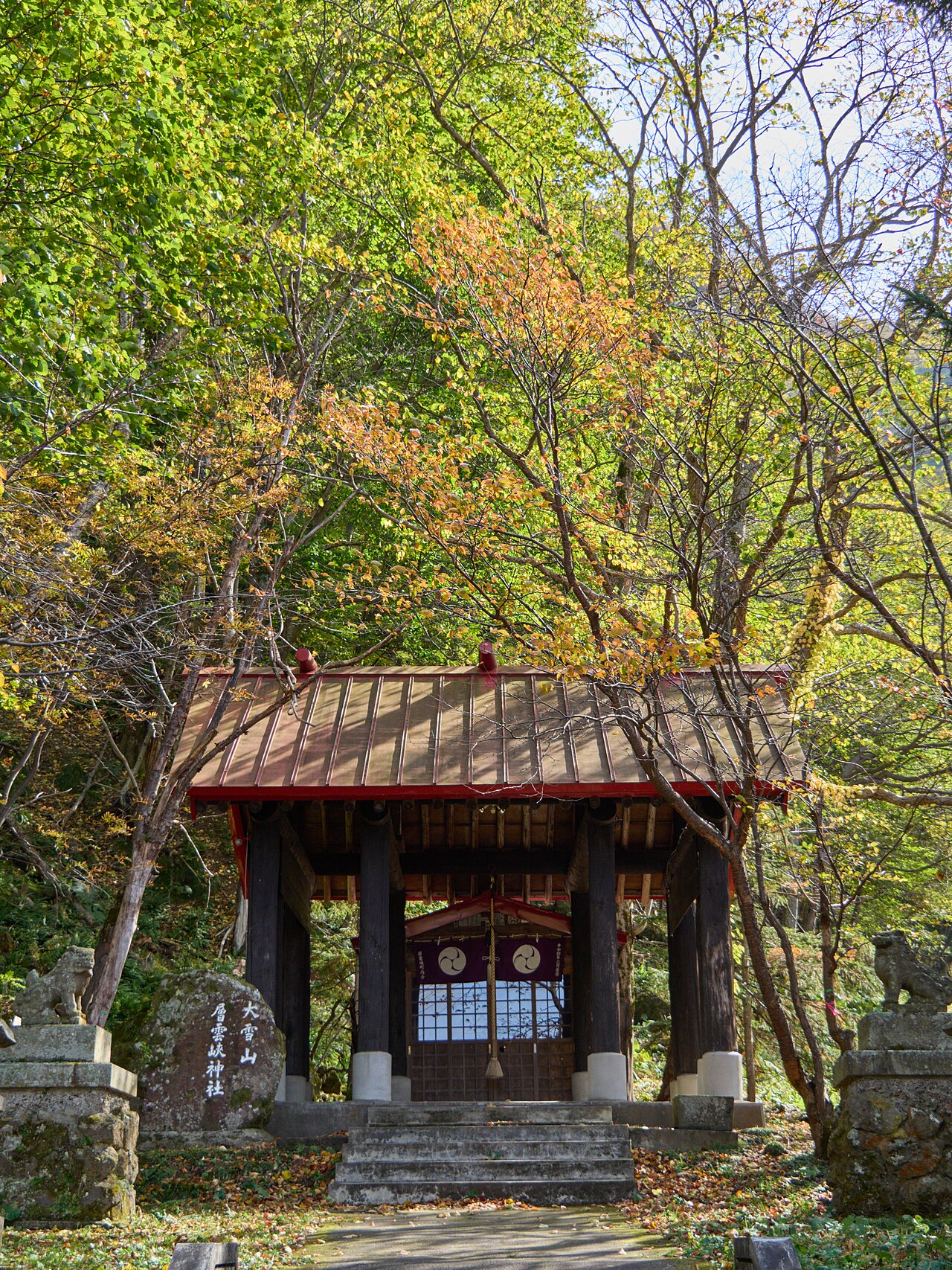 Daisetsuzan Sounkyo Shrine beneath autumn trees in Sounkyo