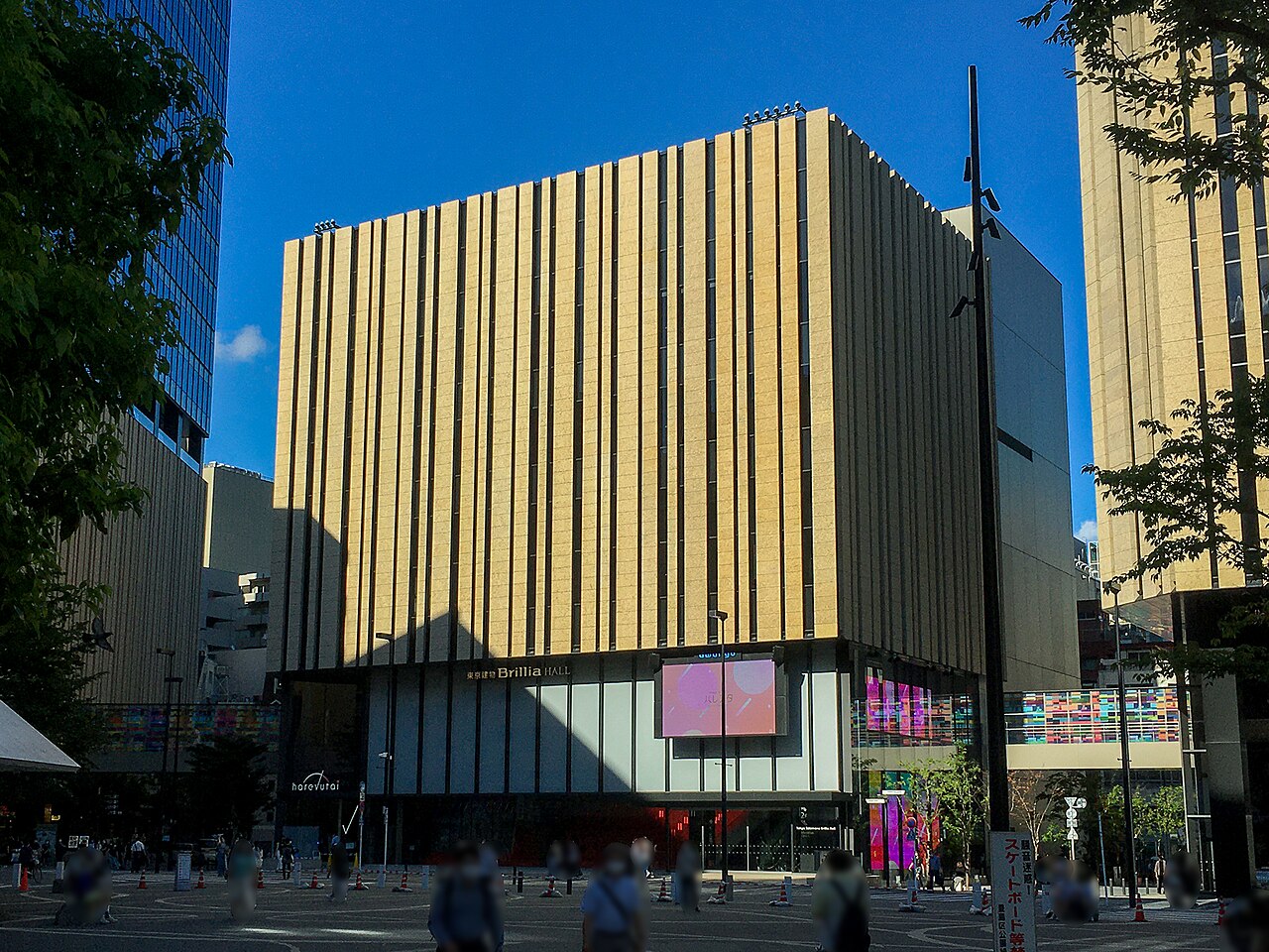 Exterior of Tokyo Tatemono Brillia Hall and the plaza in Ikebukuro