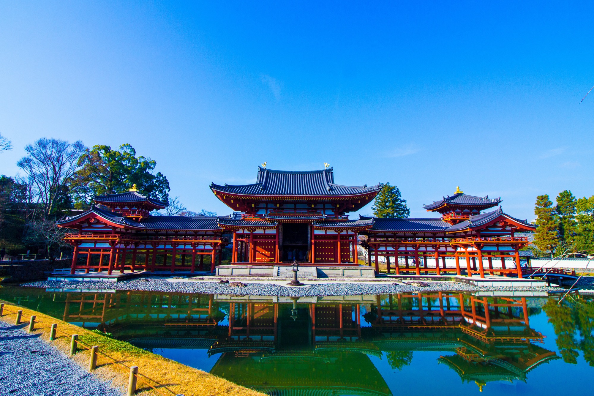 Byodoin Phoenix Hall reflected in its pond in Uji